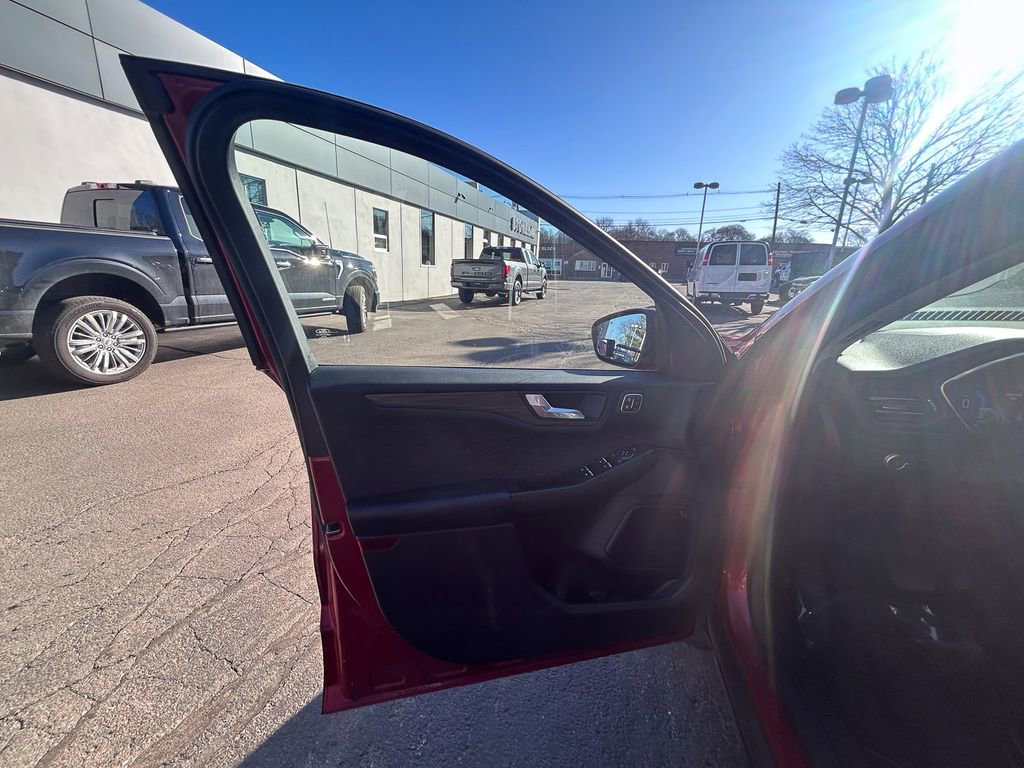 Used 2020 Ford Escape Titanium image 12