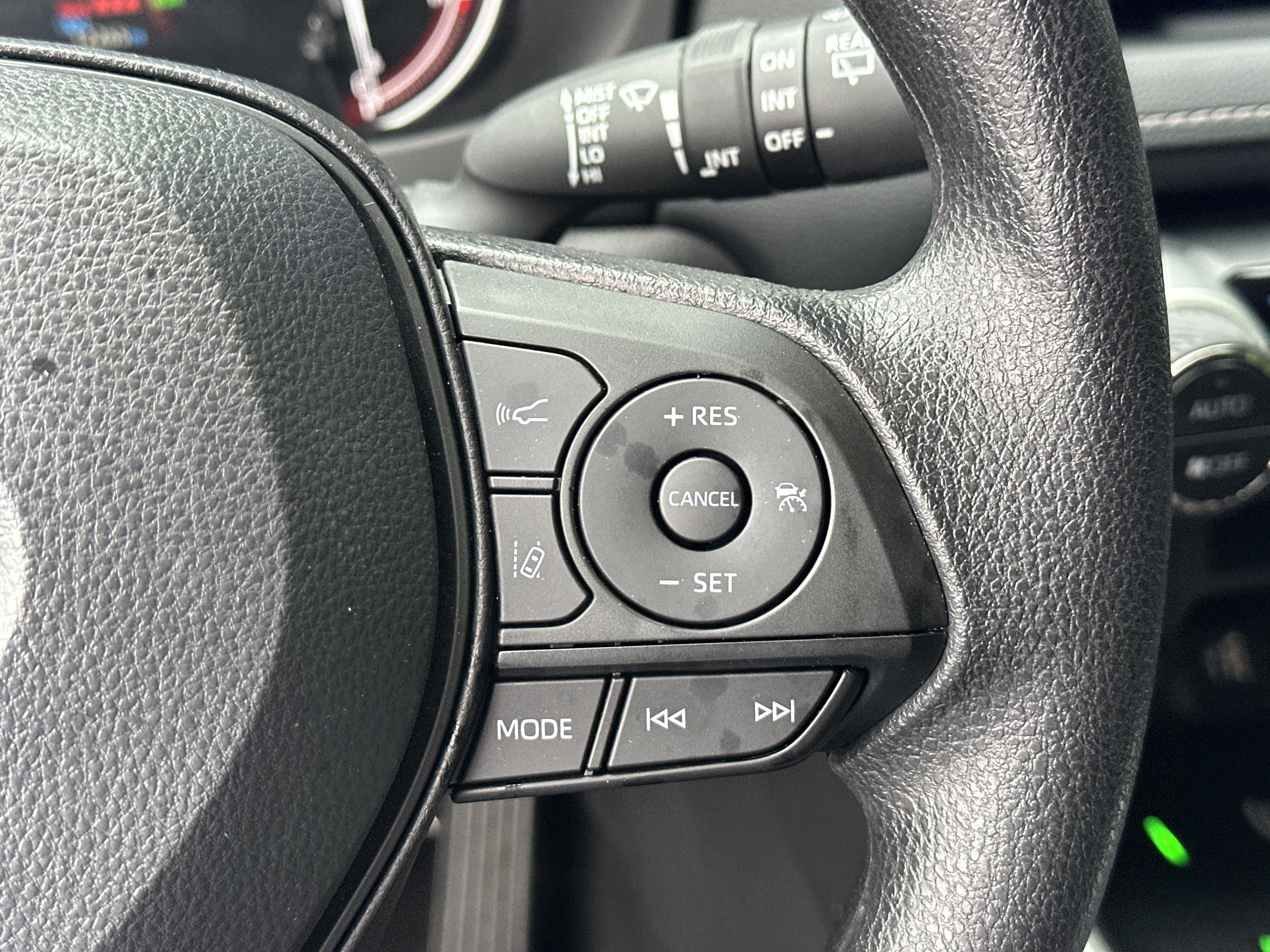 Used 2025 Toyota RAV4 XLE w/ Convenience Package FWD image 26