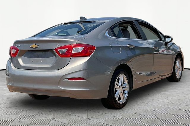 Used 2017 Chevrolet Cruze LT w/ Sun And Sound Package FWD image 5