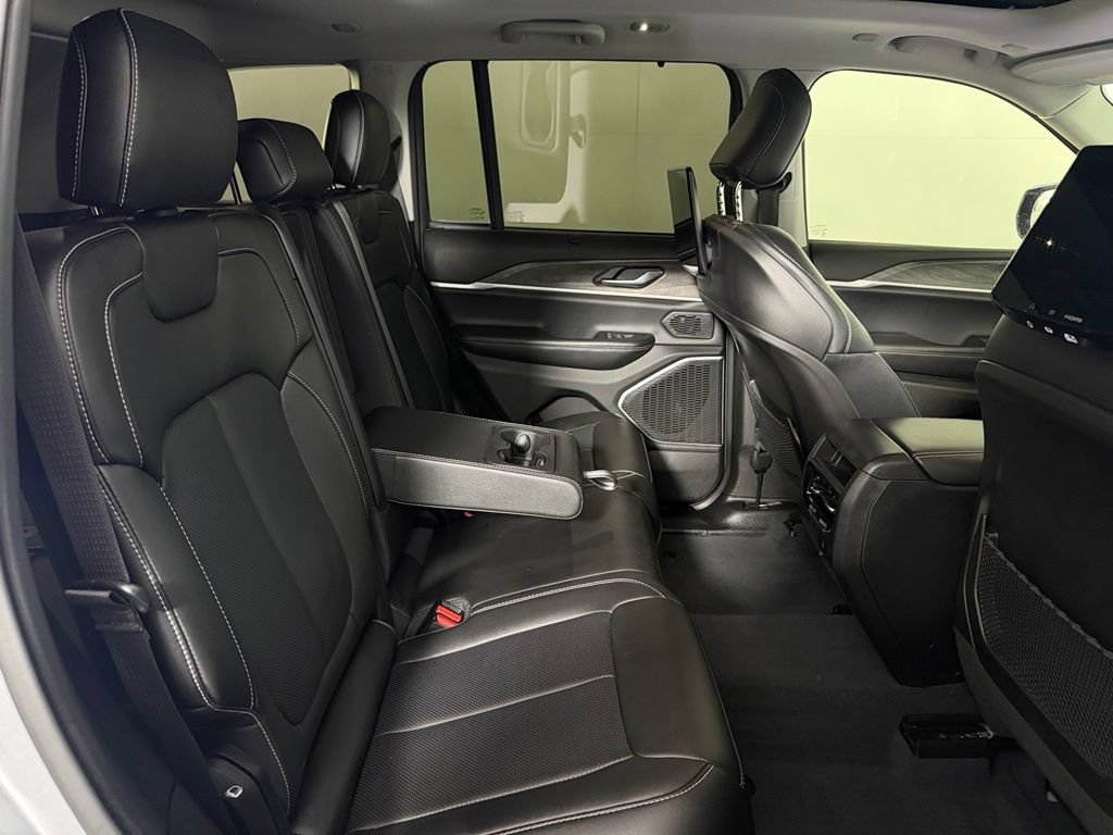 Used 2023 Jeep Grand Cherokee 4WD 4xe w/ Luxury Tech Group II image 19