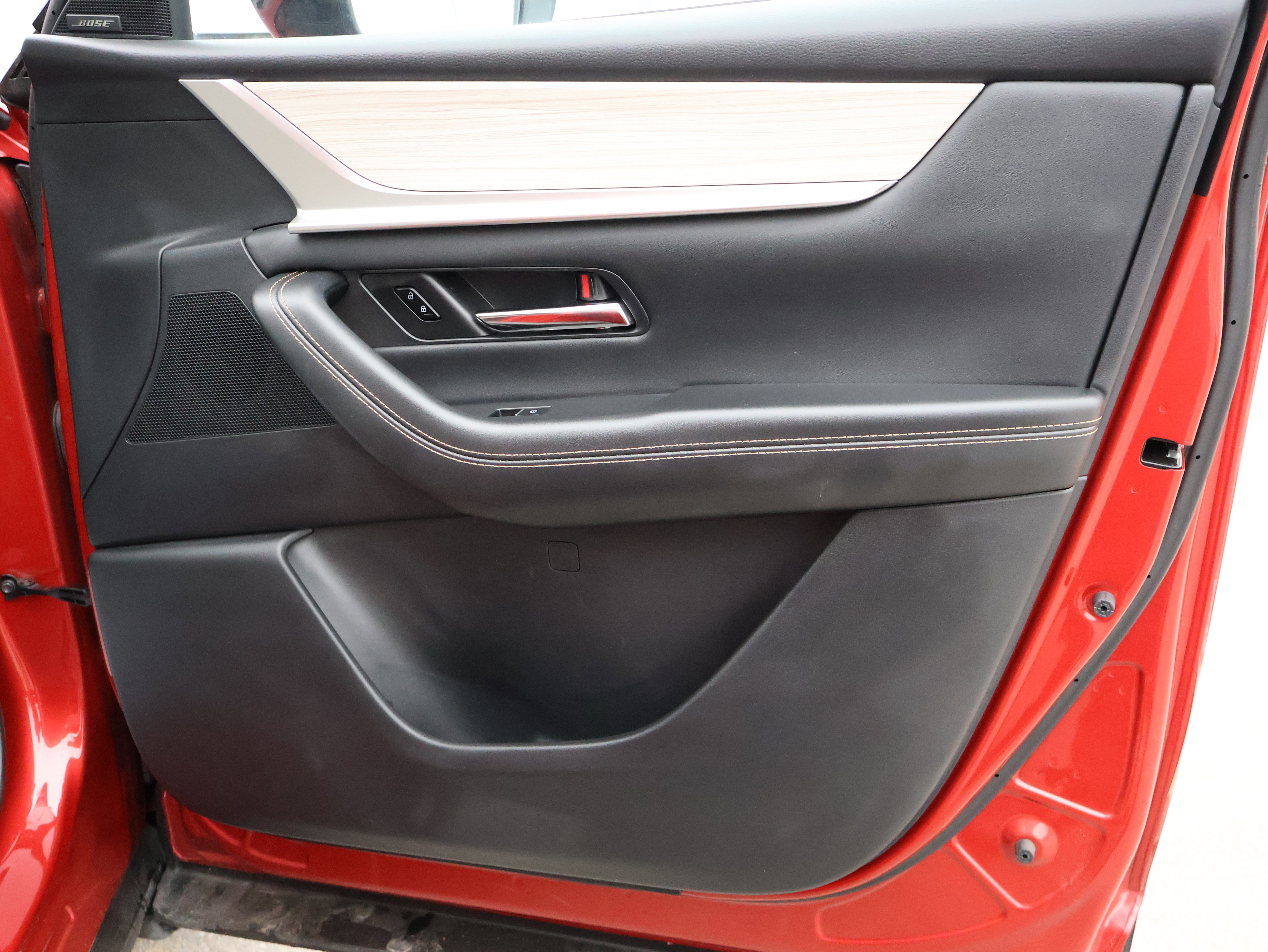 Used 2025 MAZDA CX-70 Plug-In Hybrid w/ Premium Pkg image 10