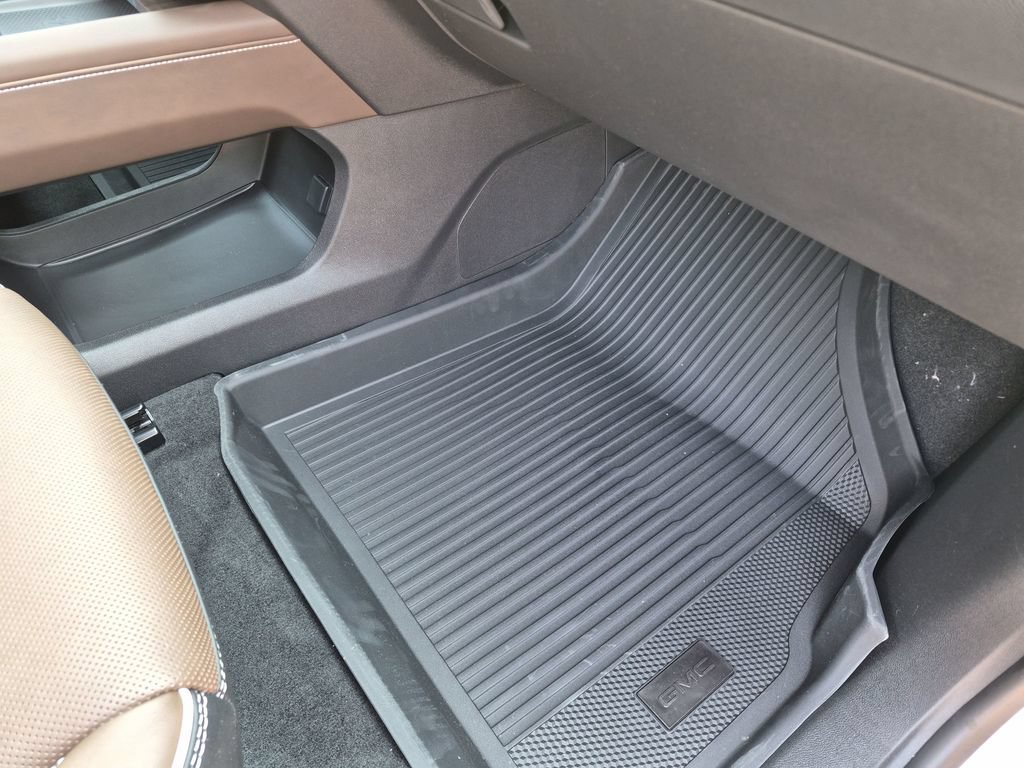 New 2027 GMC Acadia Denali Ultimate w/ LPO, Floor Liner Package FWD image 41