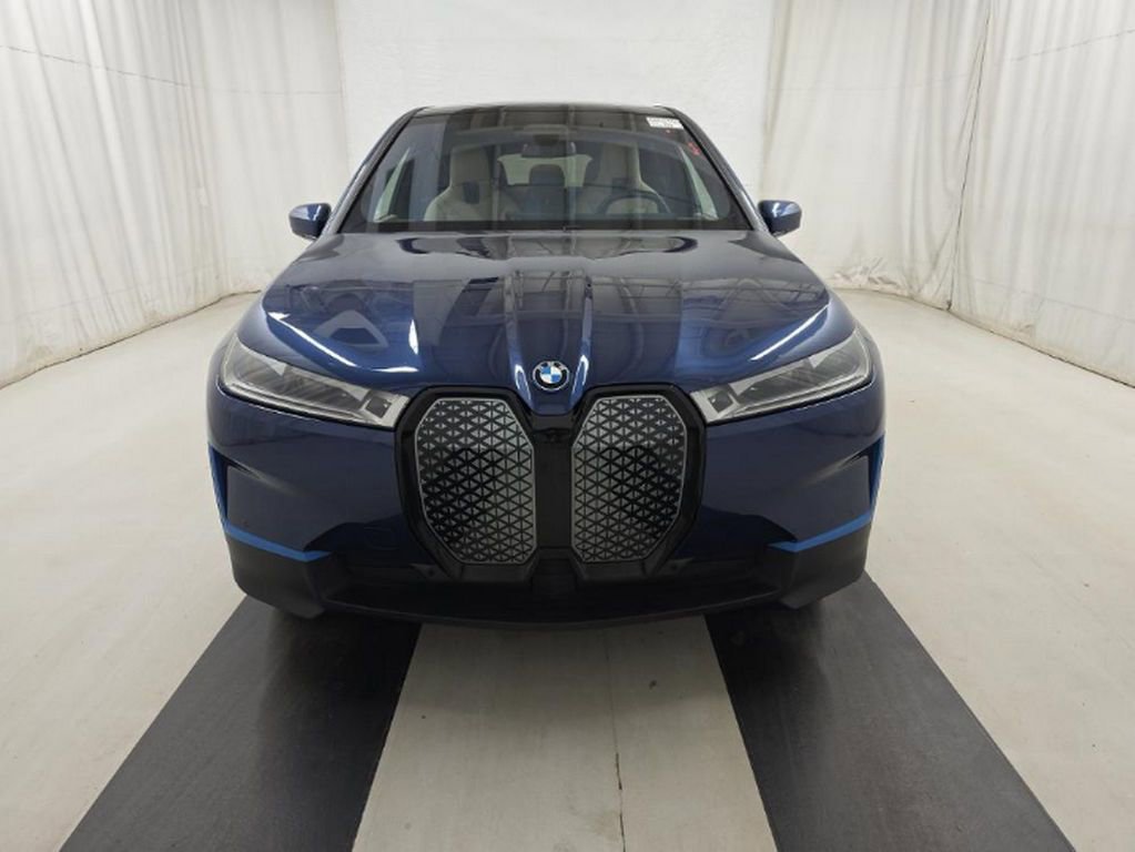 Used 2024 BMW iX xDrive50 w/ Premium Package AWD/4WD image 2