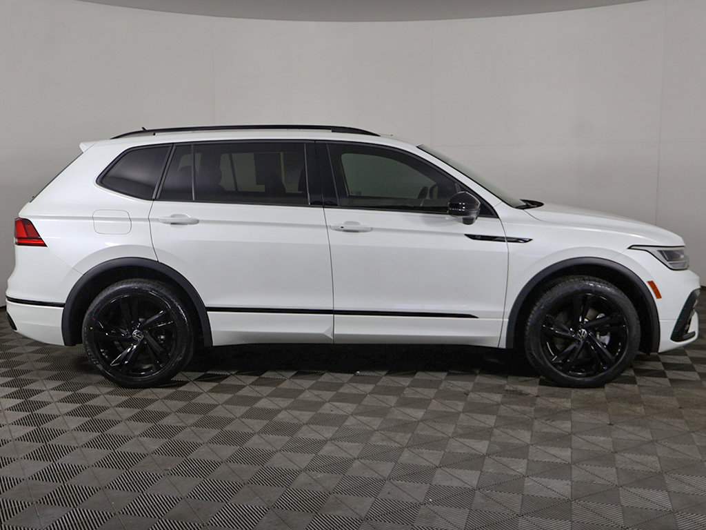 Used 2024 Volkswagen Tiguan SE R-Line FWD image 18