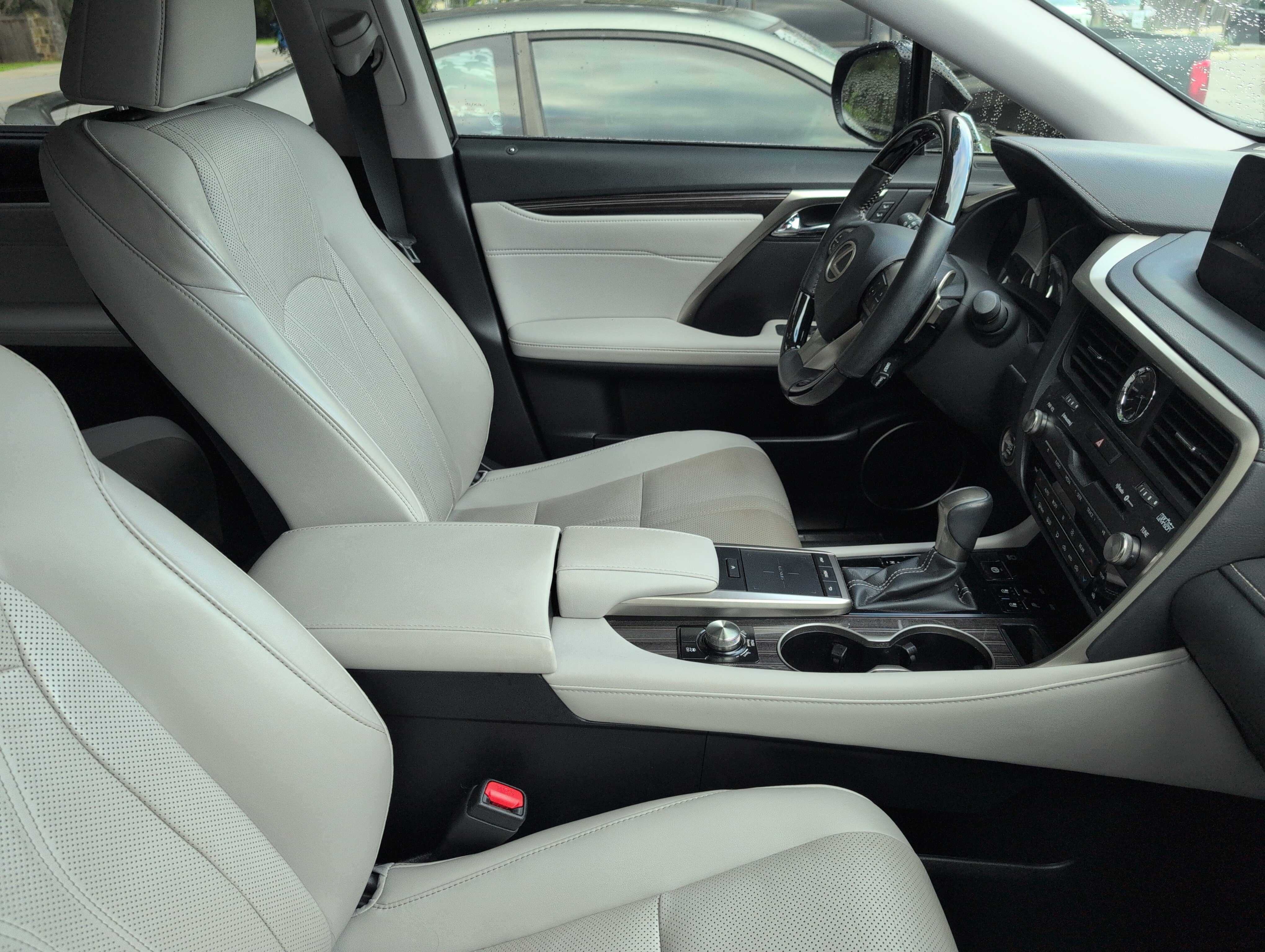 Used 2020 Lexus RX 350L Luxury w/ Accessory Package FWD image 8
