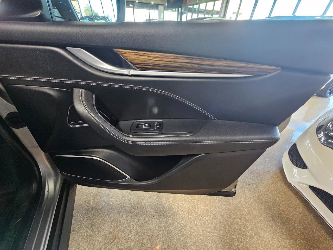 Used 2018 Maserati Levante GranLusso image 9