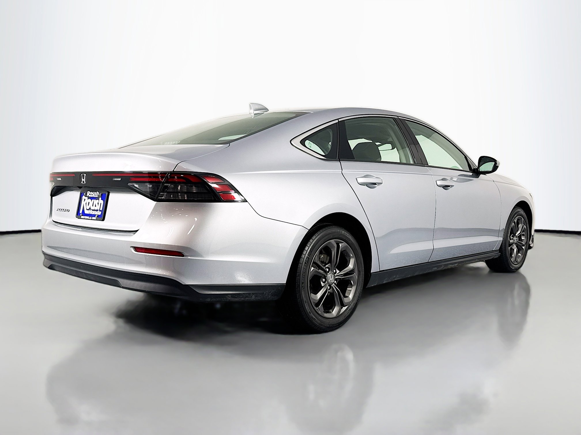 Certified 2023 Honda Accord EX image 5