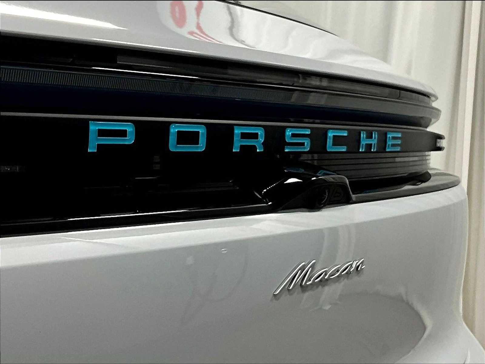 New 2026 Porsche Macan Electric RWD image 33