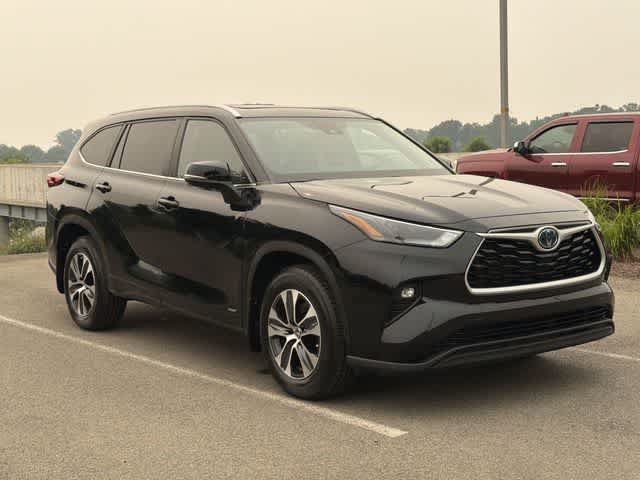 Used 2023 Toyota Highlander XLE AWD/4WD image 32