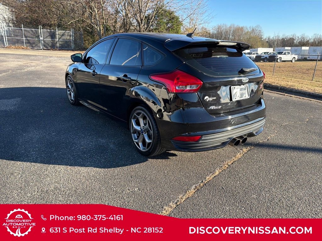 Used 2017 Ford Focus ST image 9