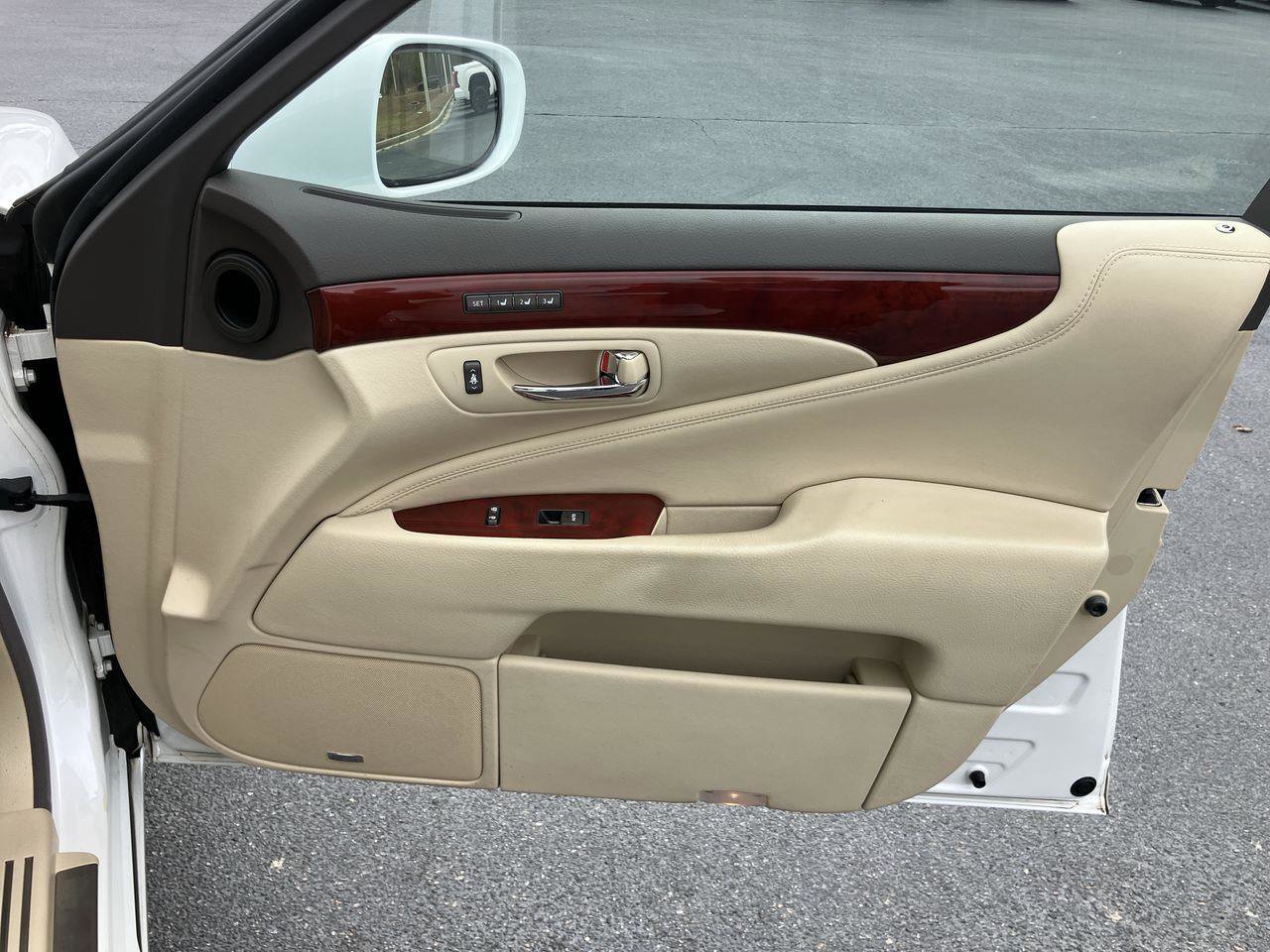 Used 2012 Lexus LS 460 L image 31