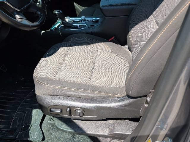 Used 2020 Chevrolet Traverse LT FWD image 14