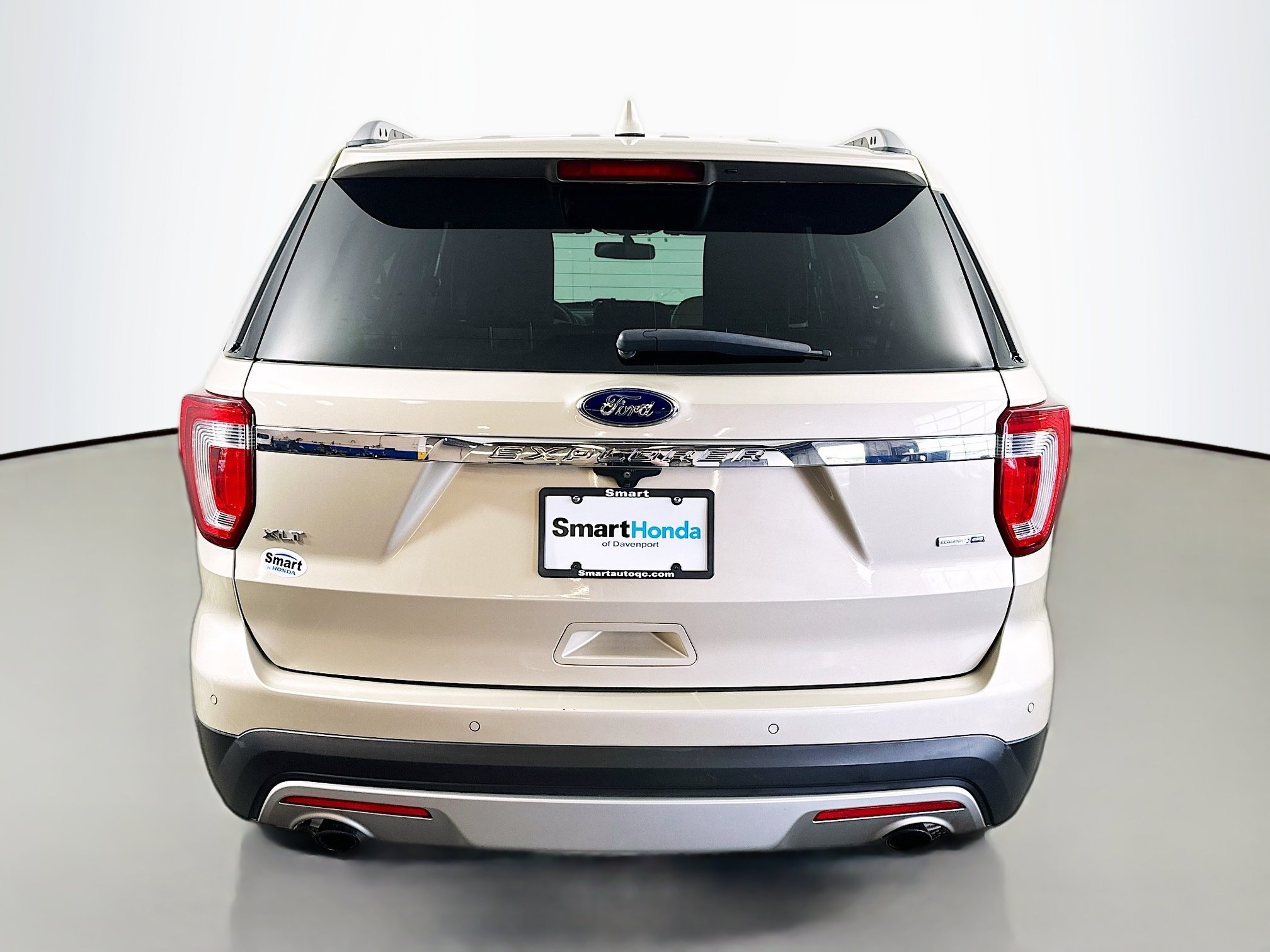 Used 2017 Ford Explorer XLT w/ Equipment Group 202A AWD/4WD image 6