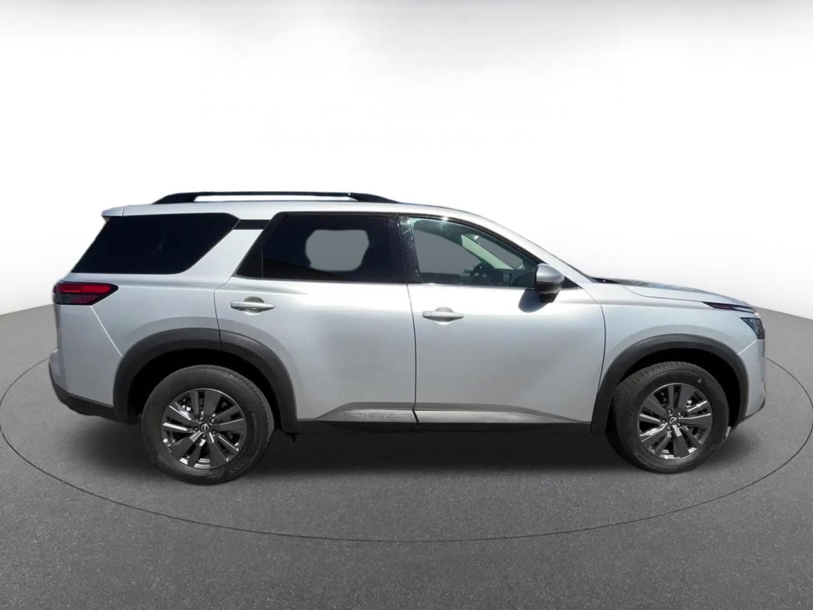 Used 2025 Nissan Pathfinder SV AWD/4WD image 16