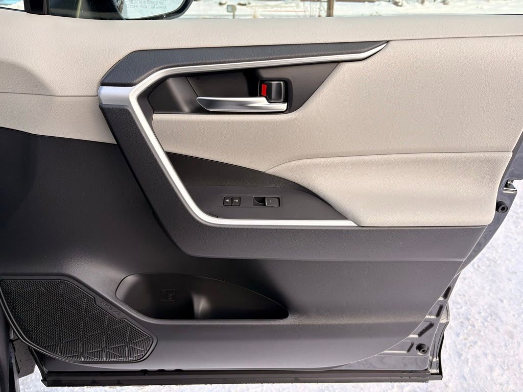 Used 2025 Toyota RAV4 XLE image 31