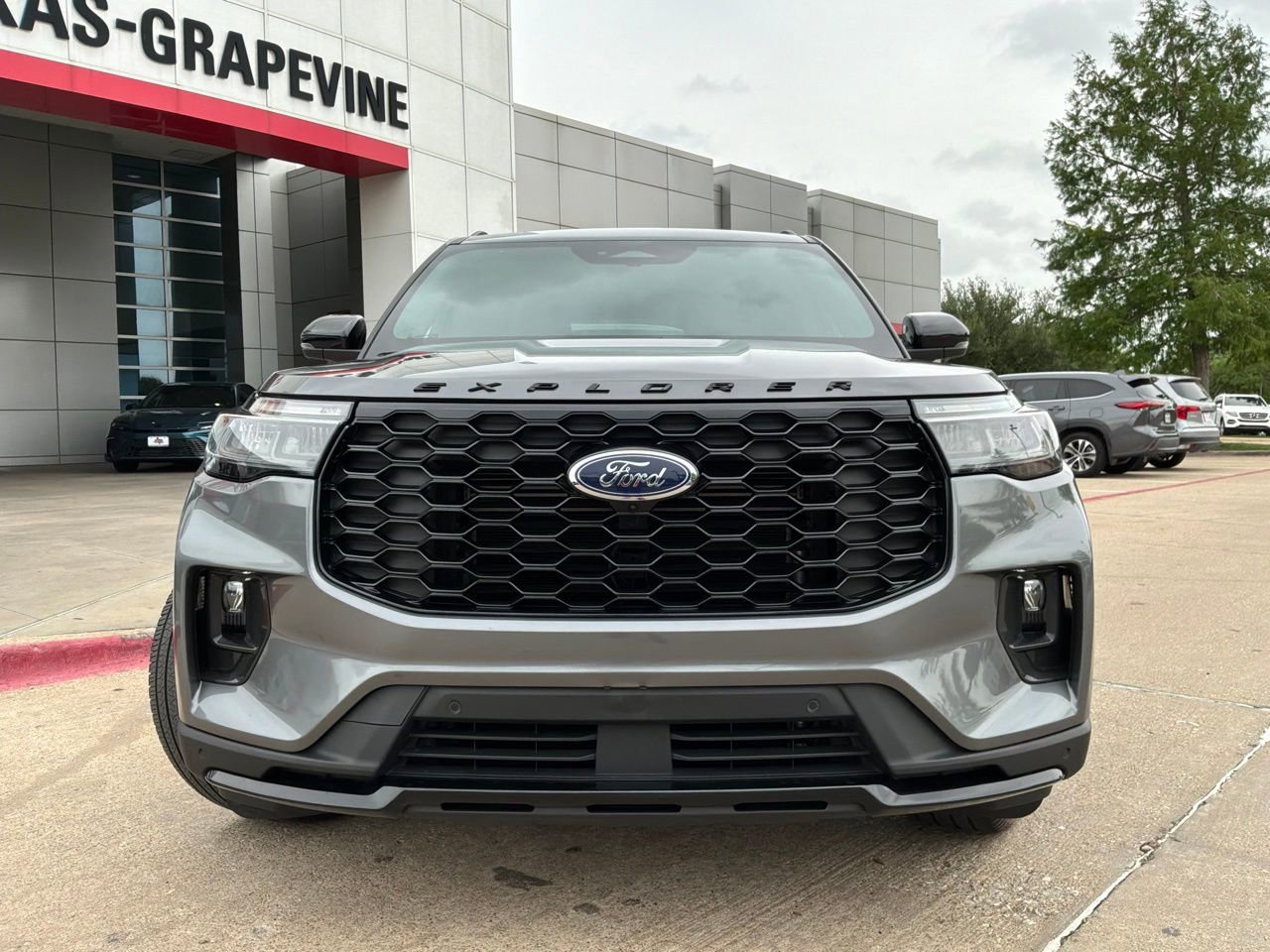 Used 2025 Ford Explorer ST-Line w/ ST-Line Street Pack AWD/4WD image 3