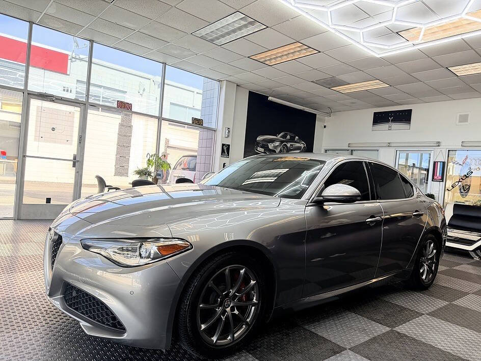 Used 2018 Alfa Romeo Giulia RWD image 3