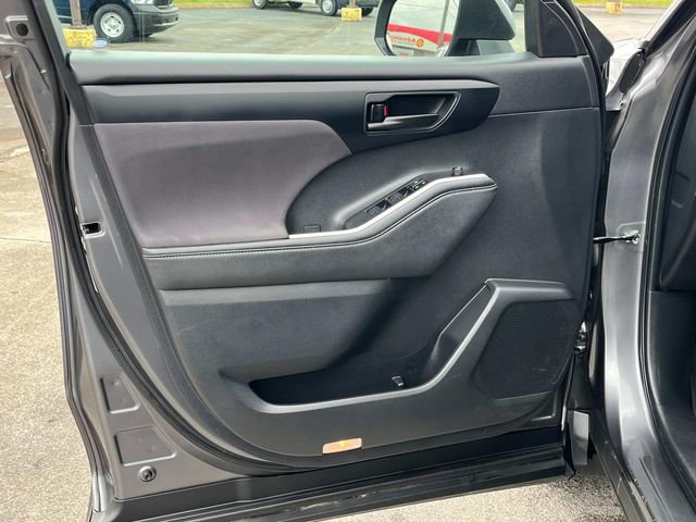 Used 2024 Toyota Highlander LE image 16