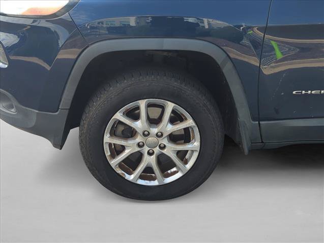 Used 2018 Jeep Cherokee Latitude Plus w/ Cold Weather Group AWD/4WD image 29