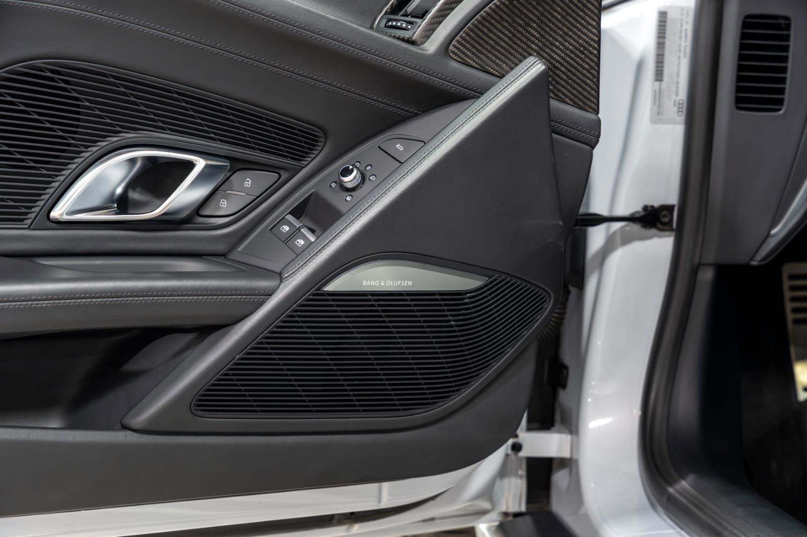 Used 2017 Audi R8 V10 plus w/ Full Leather Package image 92