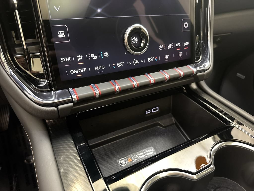 Used 2025 GMC Yukon AT4 w/ AT4 Premium Plus Package AWD/4WD image 18
