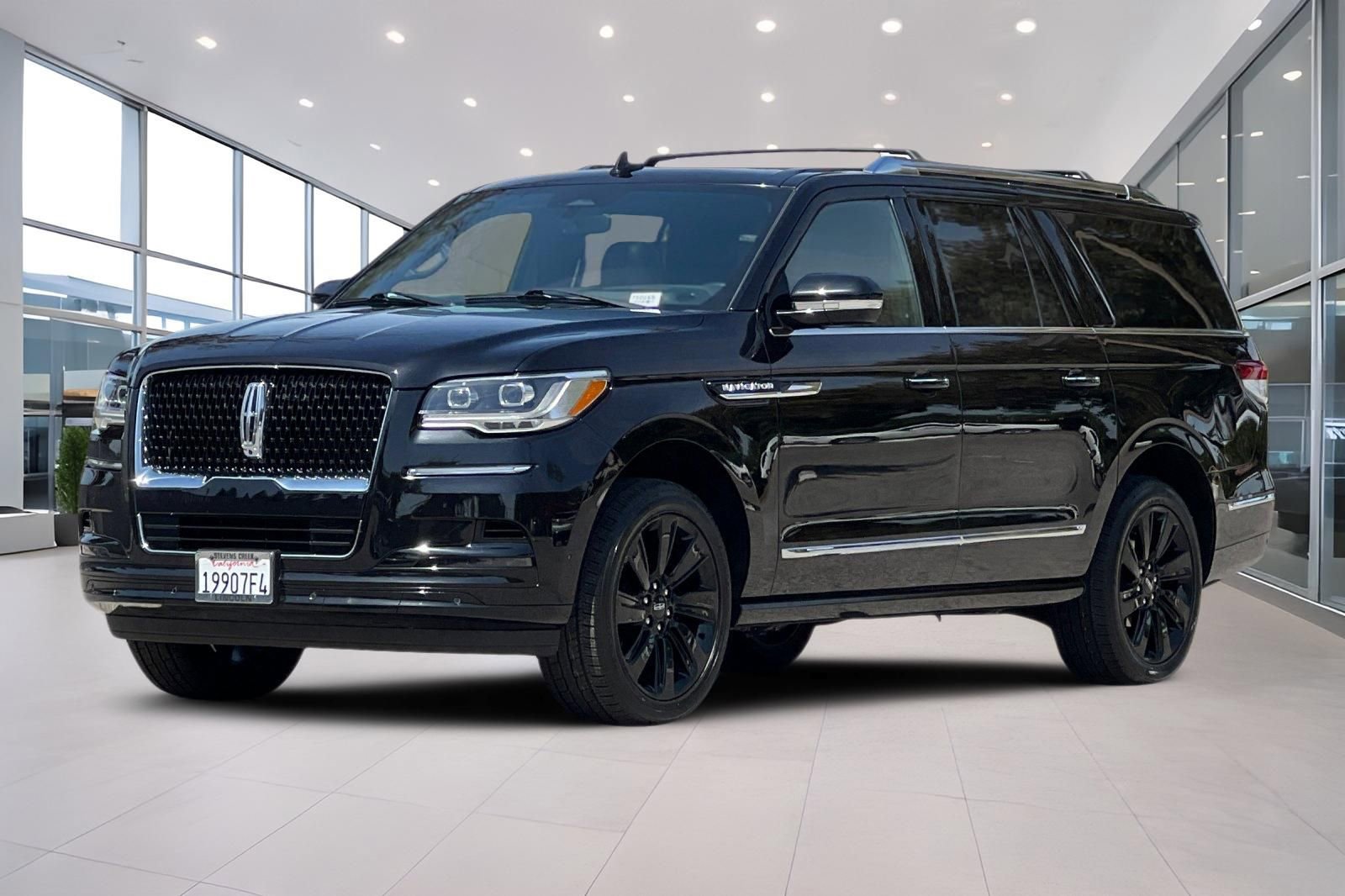 Certified 2023 Lincoln Navigator L Reserve AWD/4WD image 8