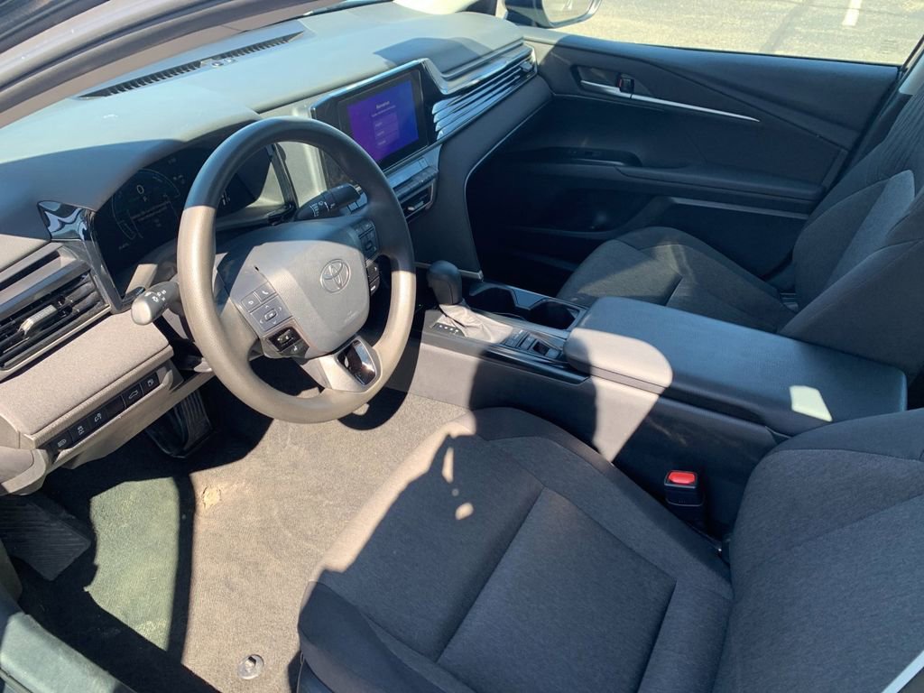 Used 2025 Toyota Camry LE FWD image 11
