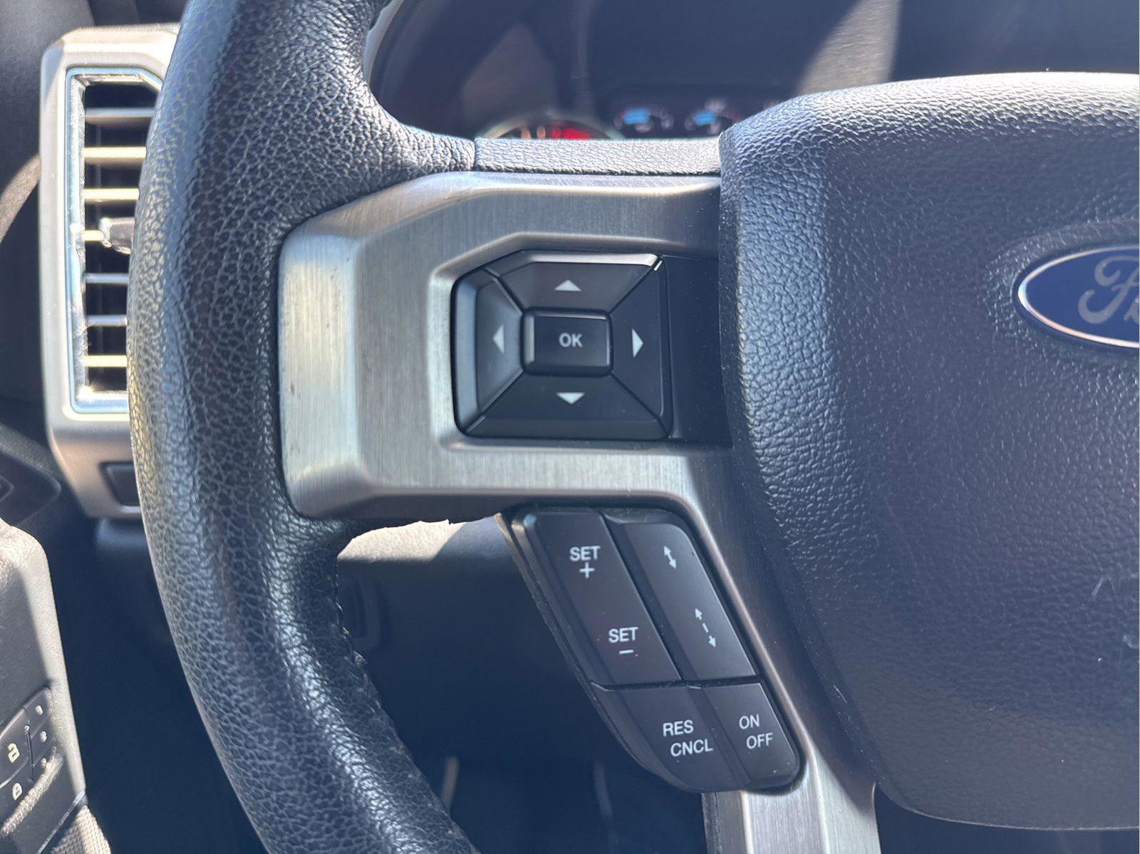 Used 2015 Ford F150 Platinum w/ Equipment Group 701A Luxury AWD/4WD image 35