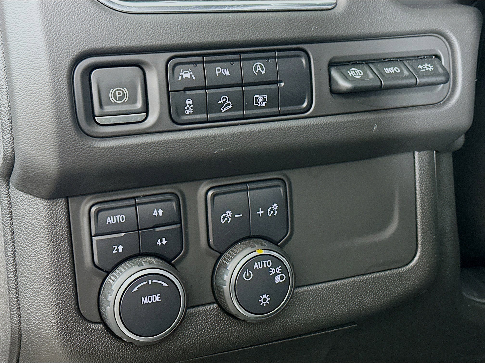 Used 2023 Chevrolet Suburban Premier image 10