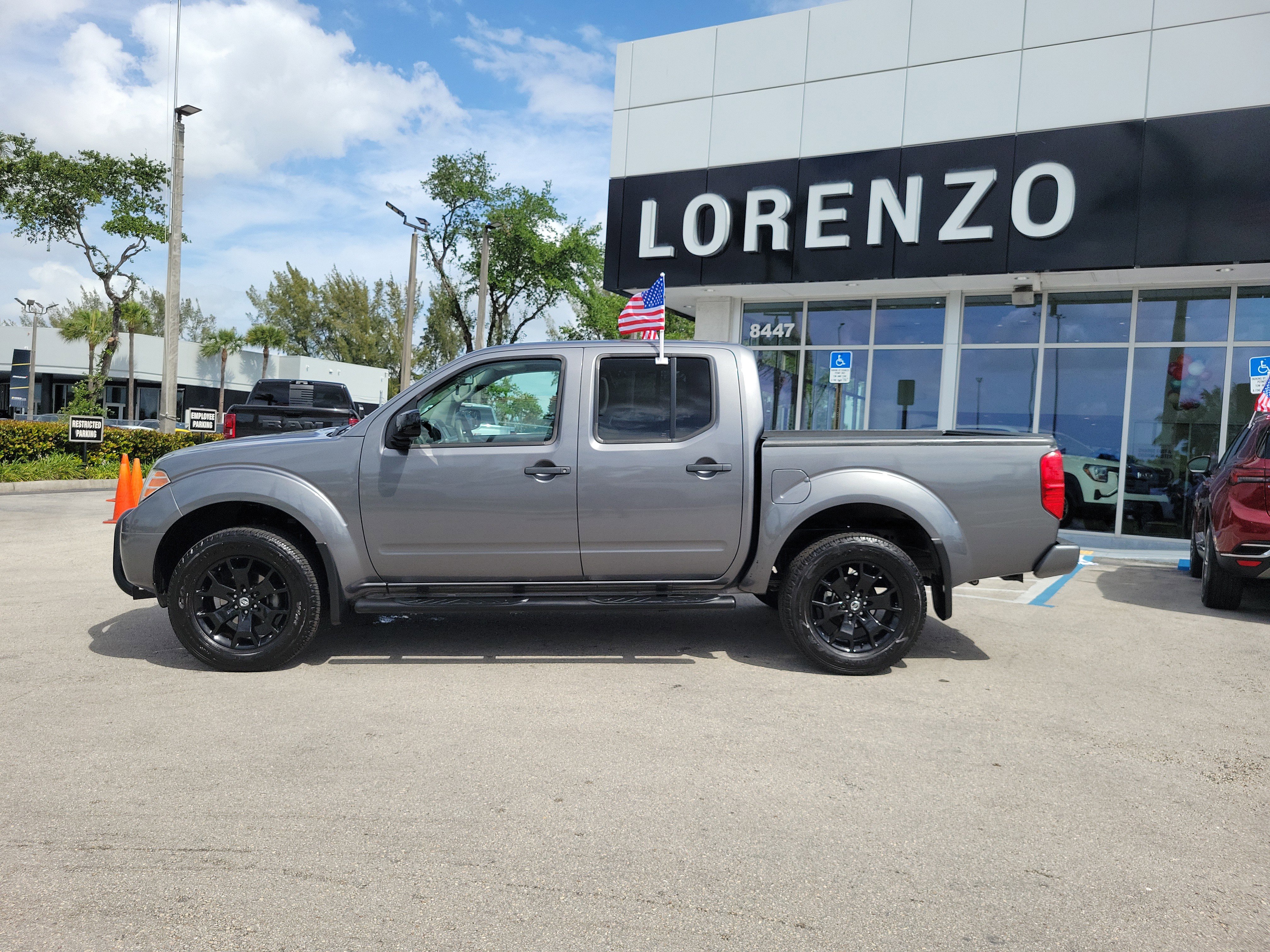 Used 2020 Nissan Frontier SV w/ Midnight Edition Floor Mats RWD image 8