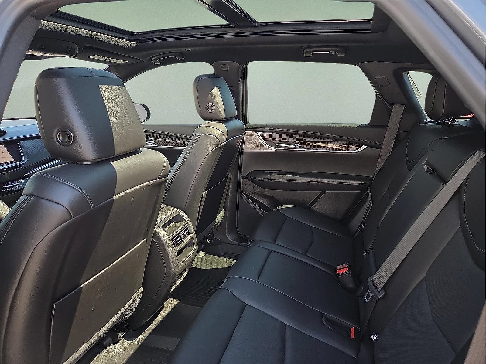 Certified 2021 Cadillac XT5 Sportv w/ LPO, Floor Liner Package AWD/4WD image 20