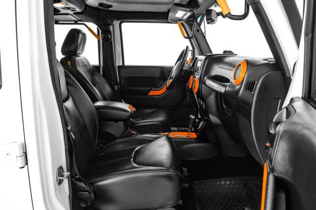 Used 2016 Jeep Wrangler Unlimited Sahara w/ Connectivity Group image 28