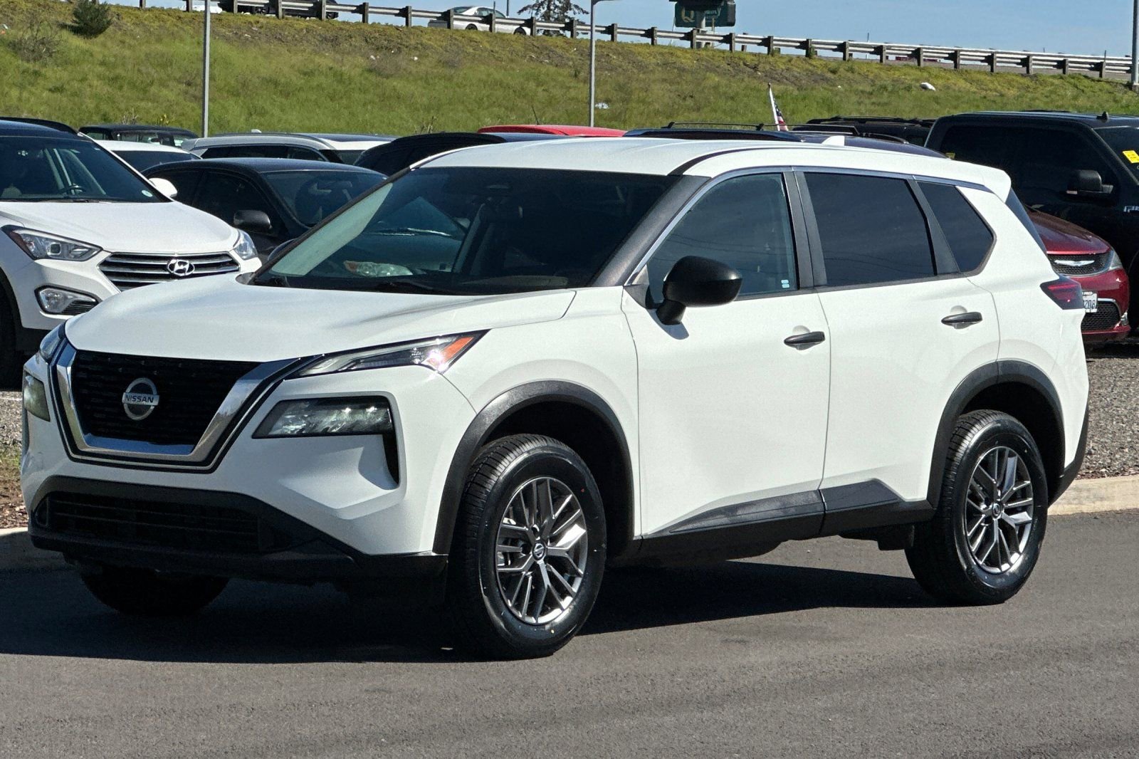 Used 2021 Nissan Rogue S AWD/4WD image 7