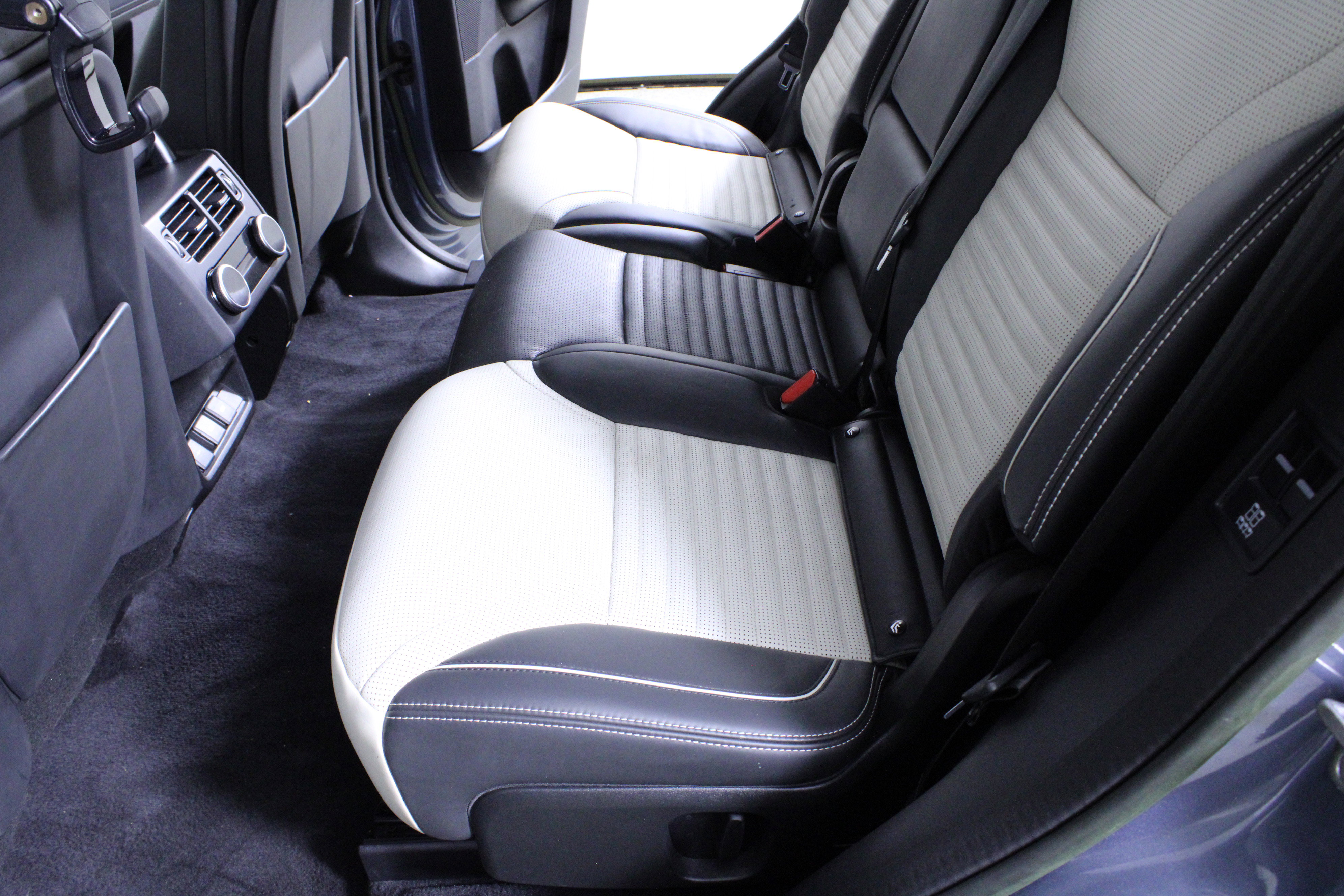 Used 2023 Land Rover Discovery HSE R-Dynamic image 14