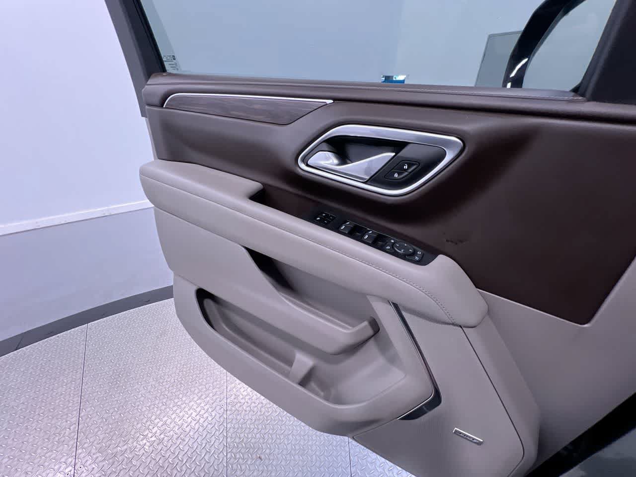 Used 2023 Chevrolet Tahoe LT w/ Luxury Package AWD/4WD image 31