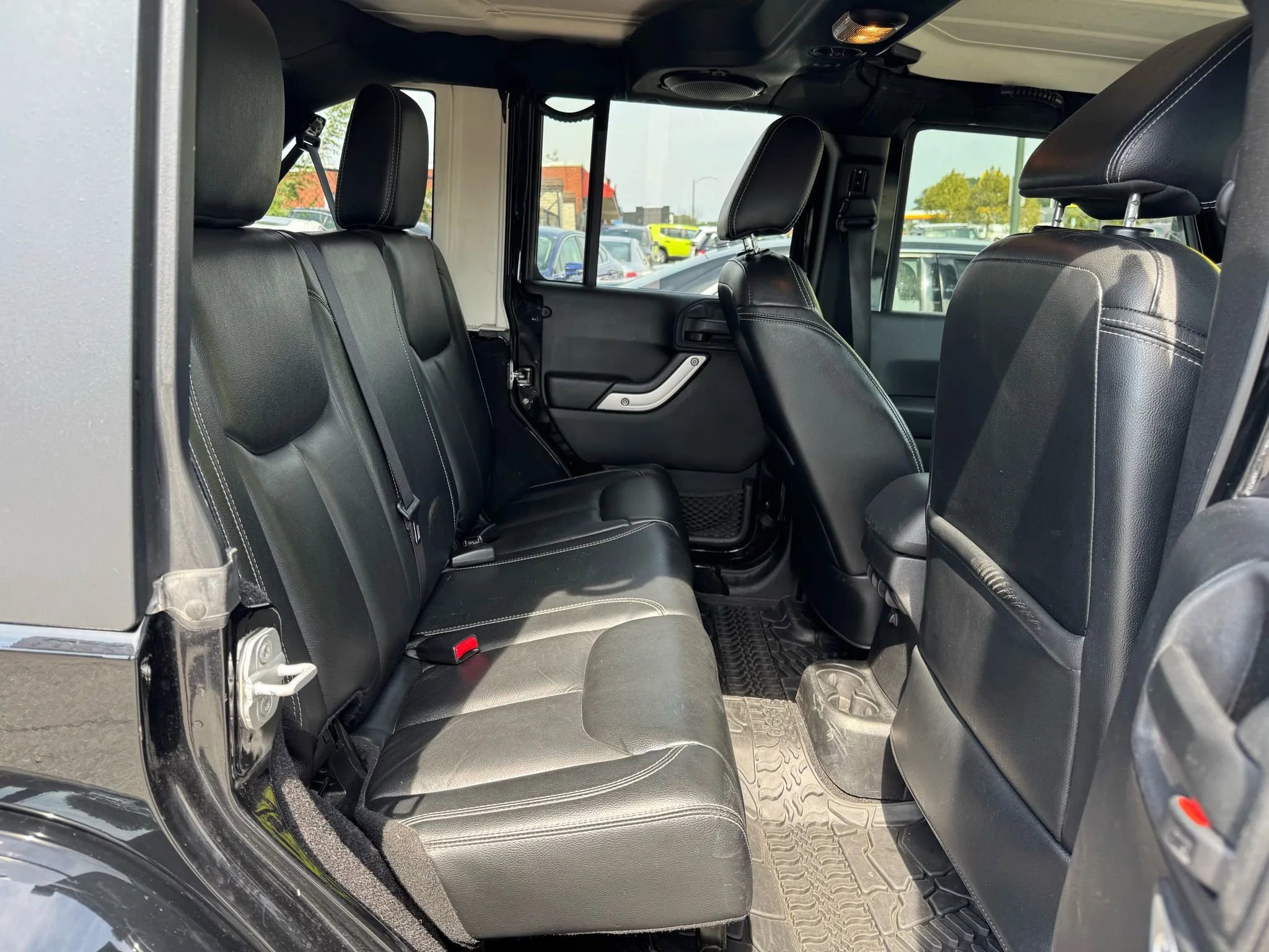 Used 2013 Jeep Wrangler Unlimited Sahara w/ Connectivity Group image 10