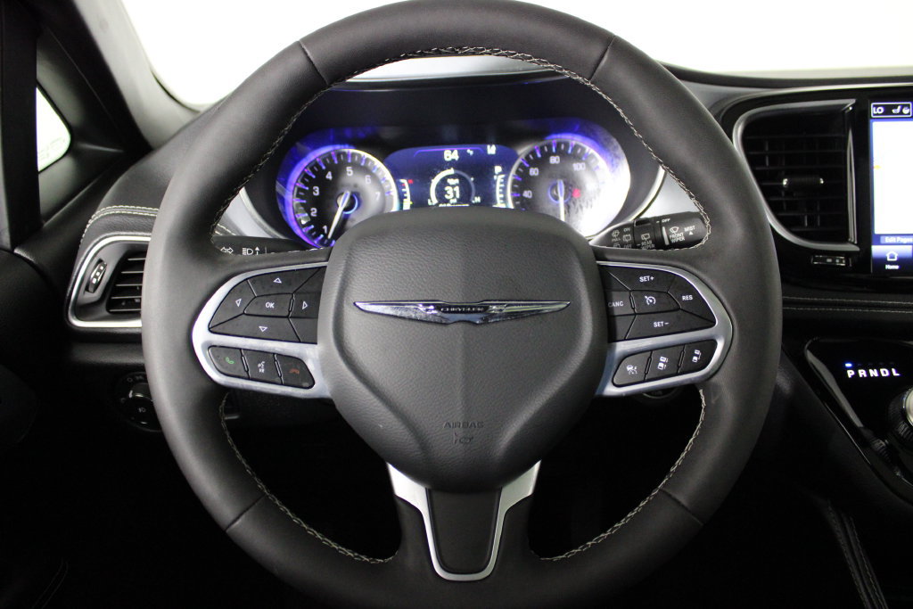 Used 2026 Chrysler Pacifica Limited FWD image 9