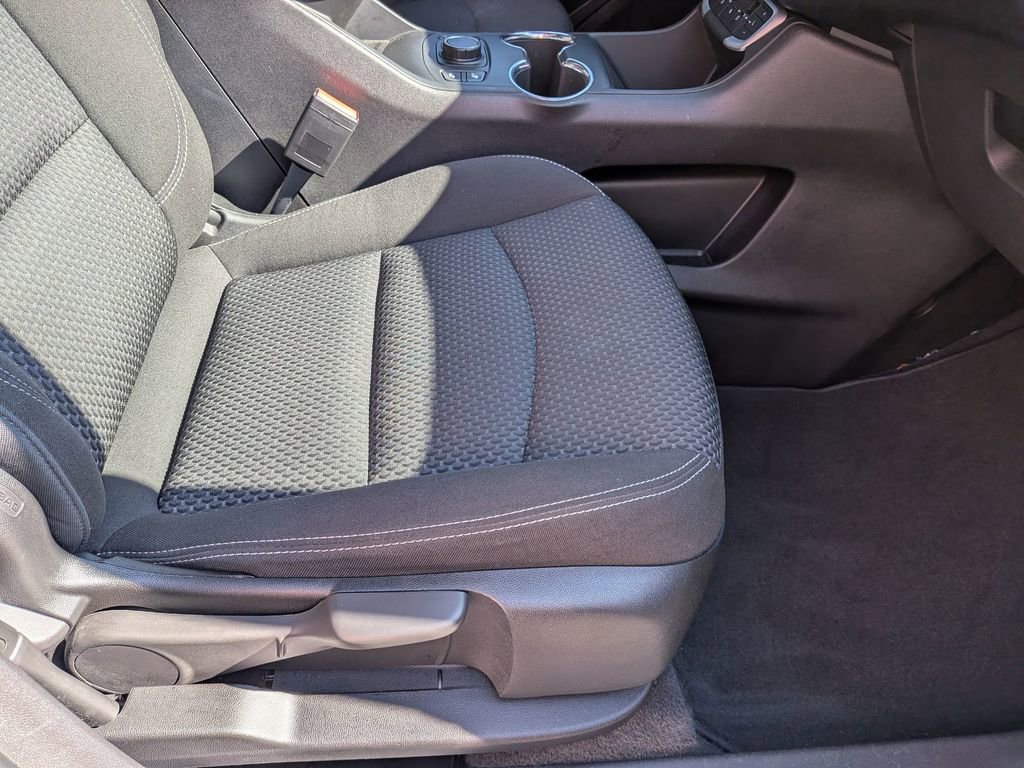 Used 2023 GMC Terrain SLE w/ Driver Convenience Package image 29