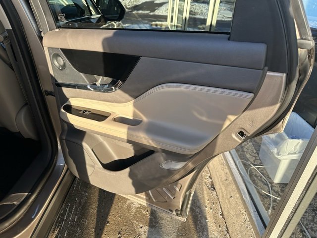 Used 2020 Lincoln Corsair Reserve w/ Equipment Group 202A image 16