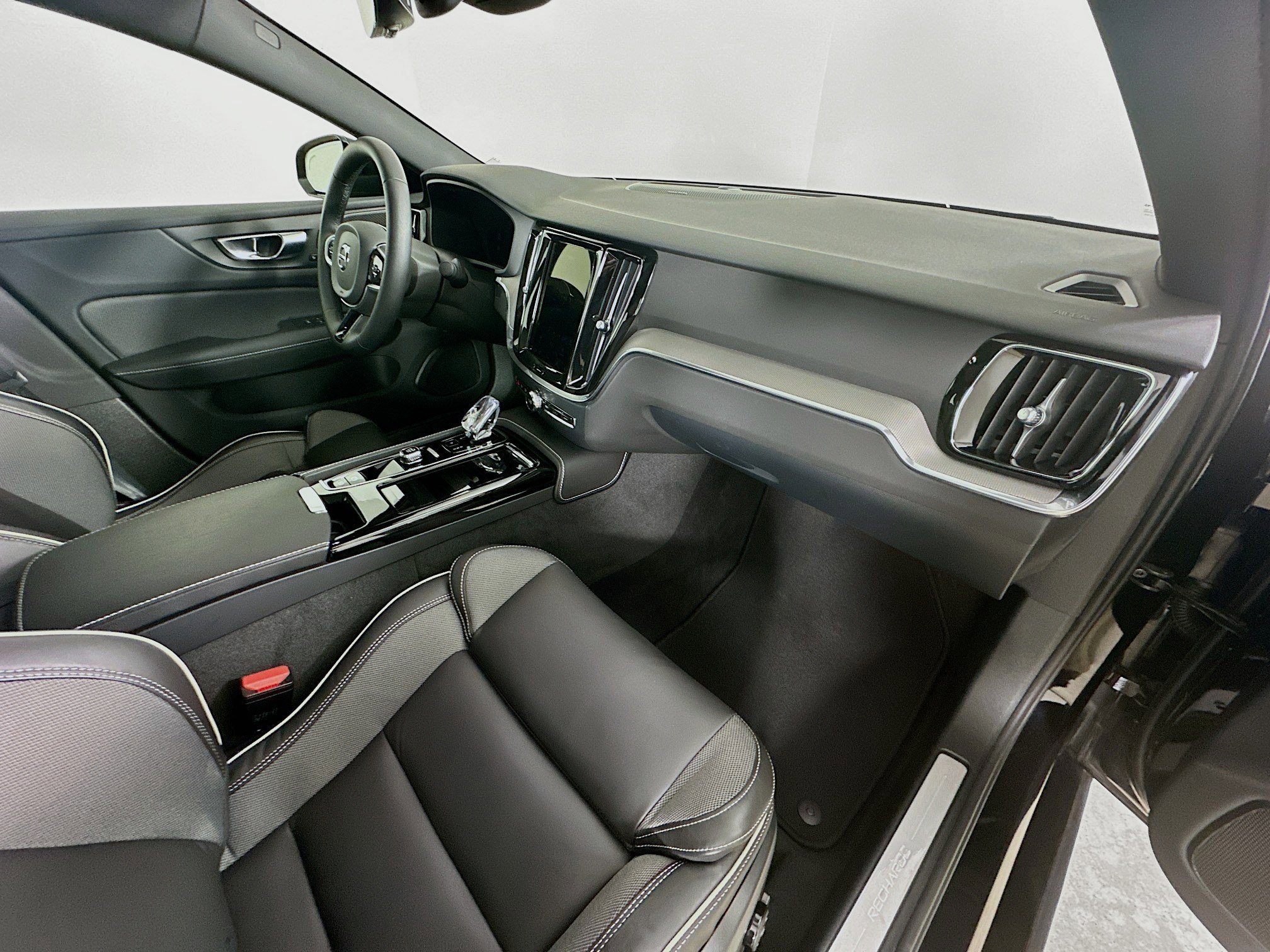 Used 2024 Volvo S60 T8 Plus w/ Climate Package image 40