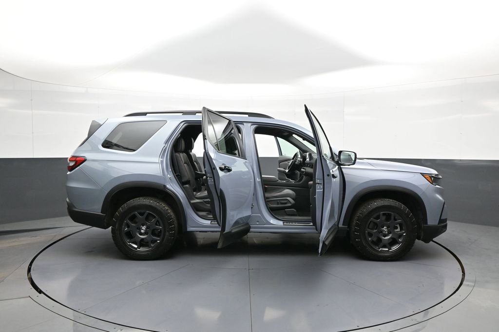 Certified 2024 Honda Pilot TrailSport image 44