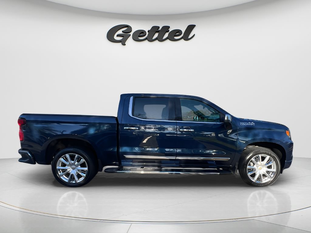 Used 2022 Chevrolet Silverado 1500 High Country w/ High Country Premium Package AWD/4WD image 3