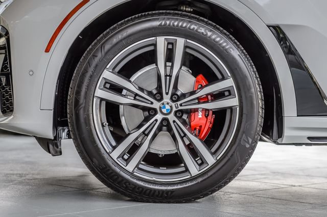Used 2022 BMW X7 xDrive40i w/ M Sport Package AWD/4WD image 13