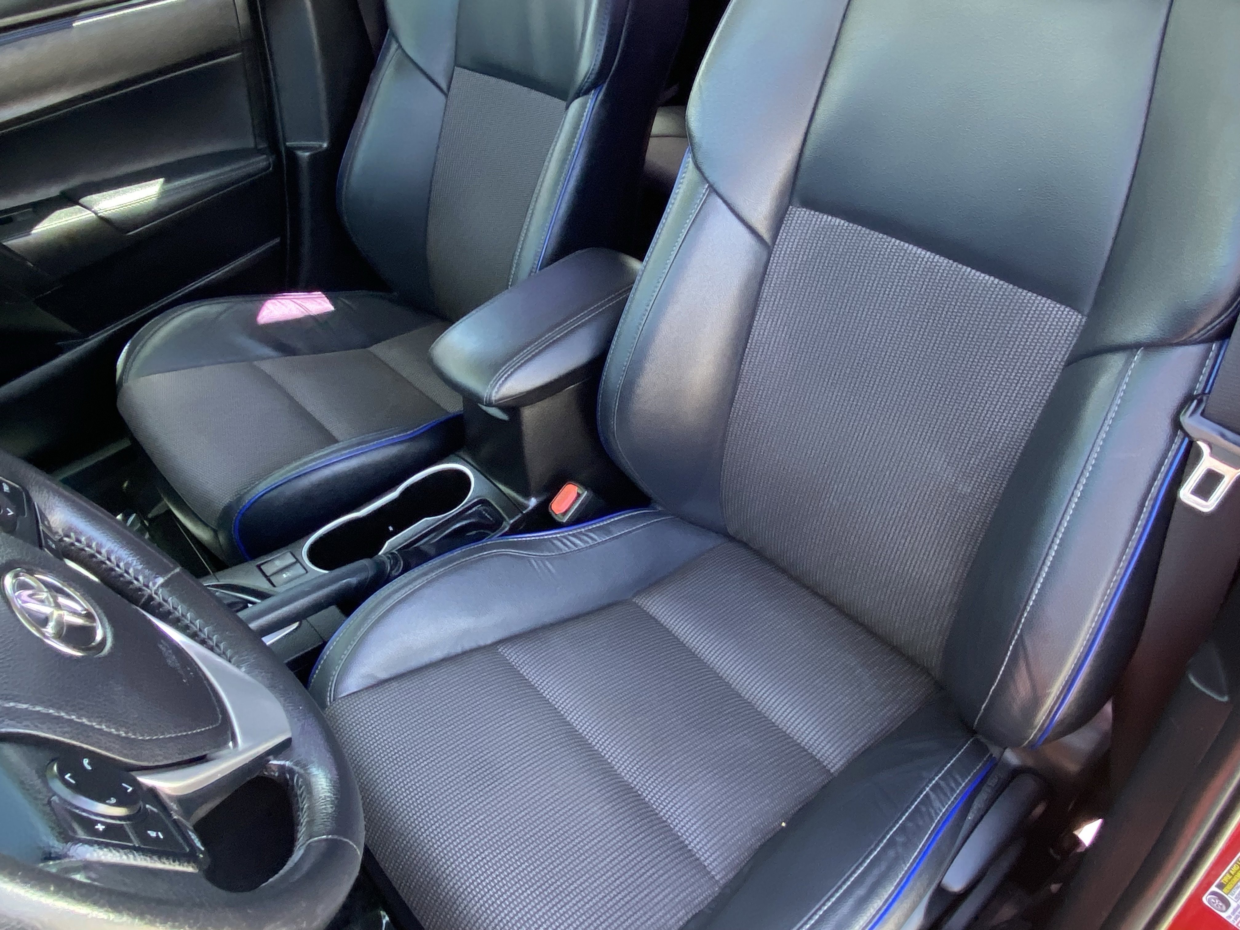 Used 2018 Toyota Corolla SE w/ Carpet Mat Package (TMS) FWD image 27