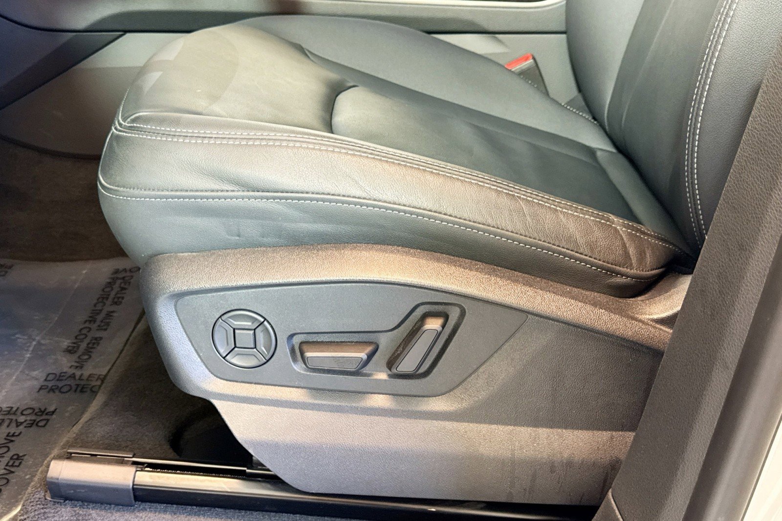 Used 2025 Audi Q8 Premium w/ Black Optic Package image 18