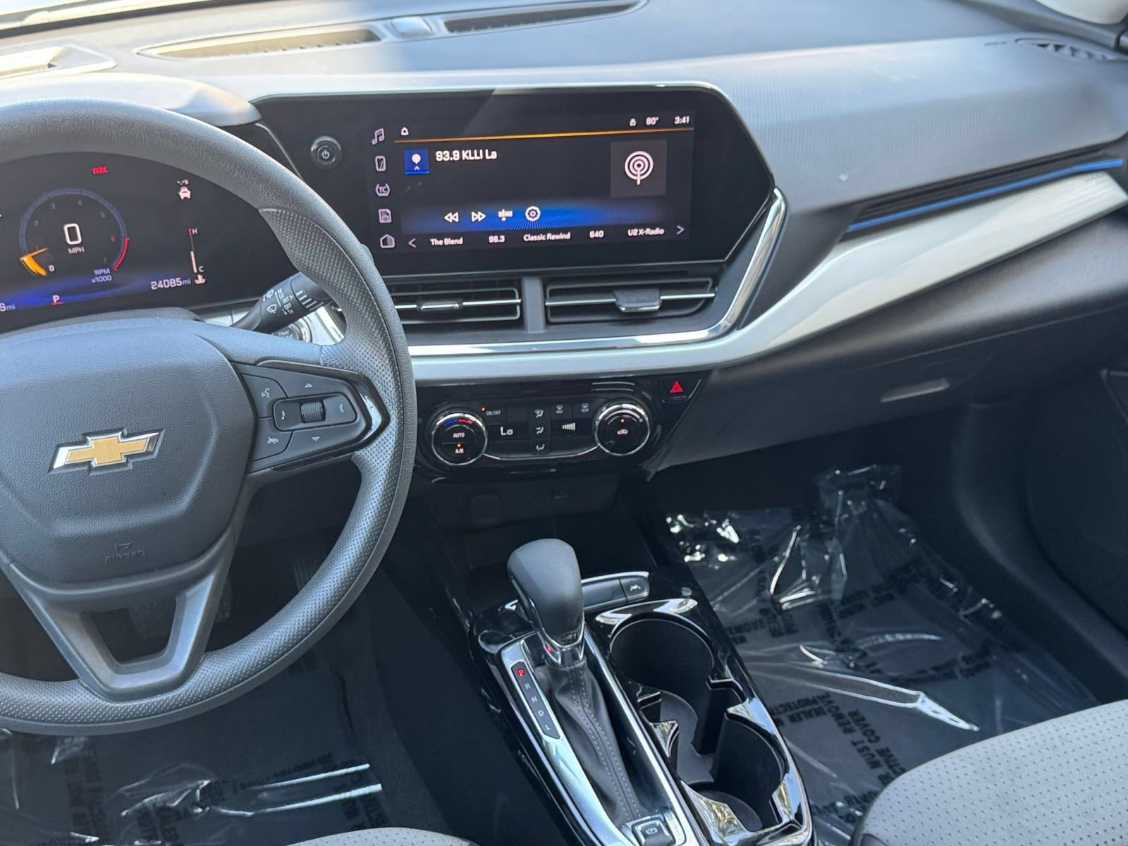 Used 2025 Chevrolet Trax LT FWD image 19