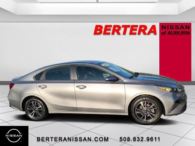 Used 2024 Kia Forte LXS w/ LXS Technology Package FWD image 2