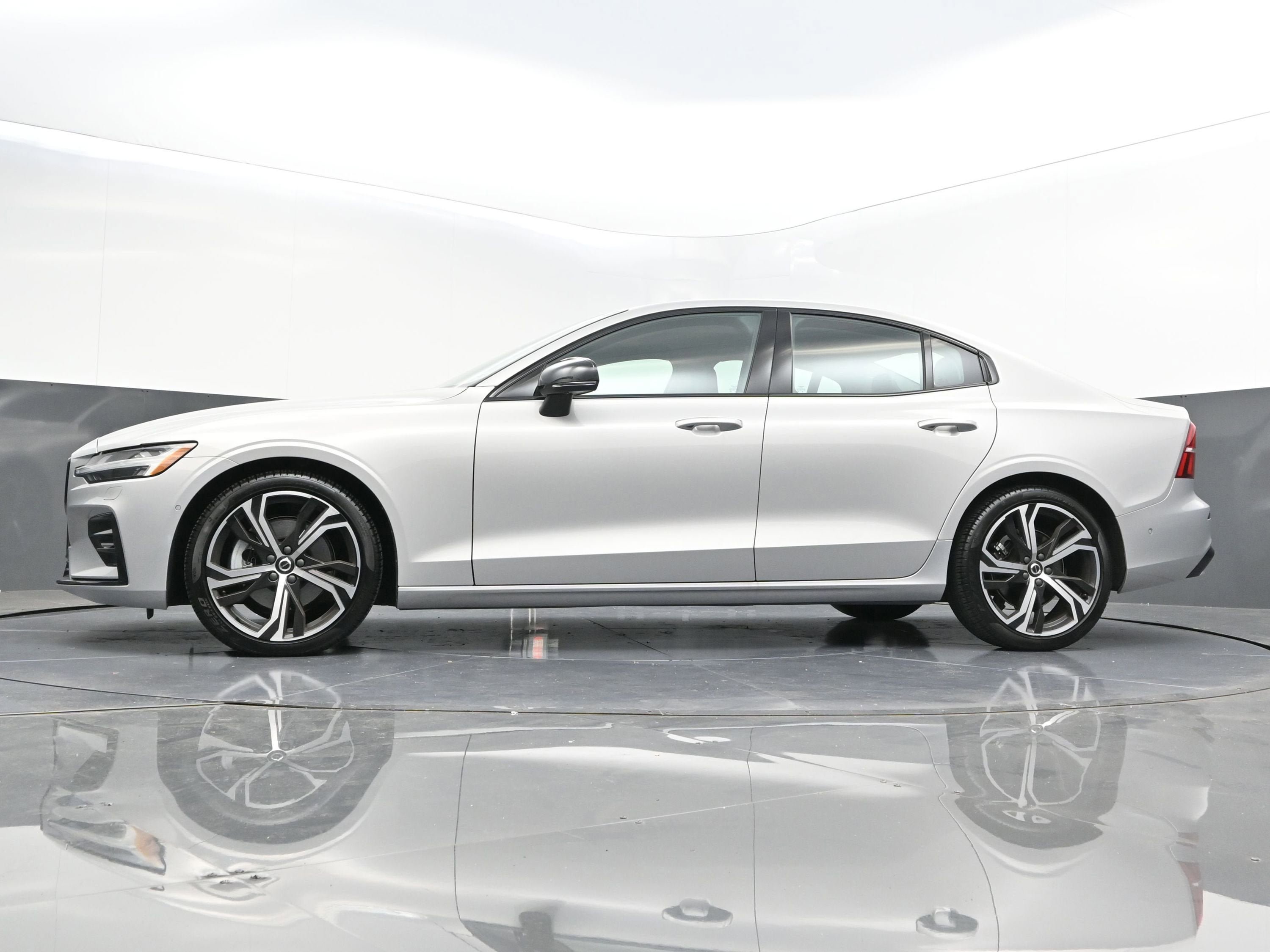 Used 2023 Volvo S60 B5 Plus w/ Climate Package image 41
