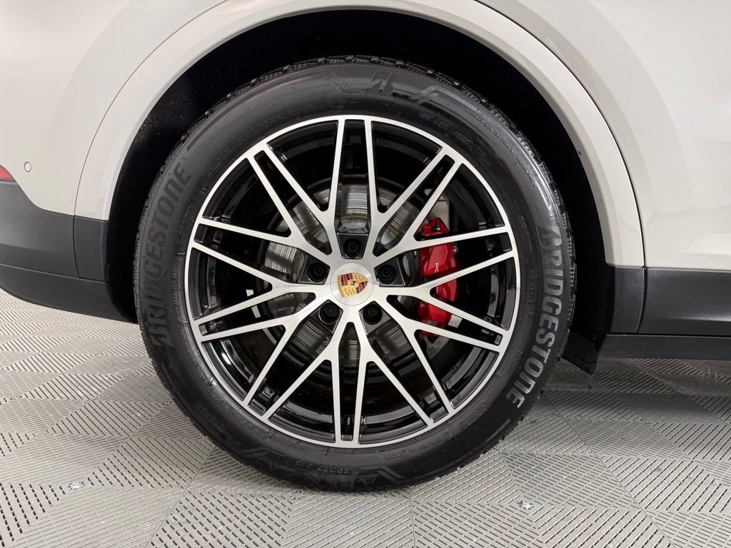 Certified 2025 Porsche Cayenne S AWD/4WD image 13