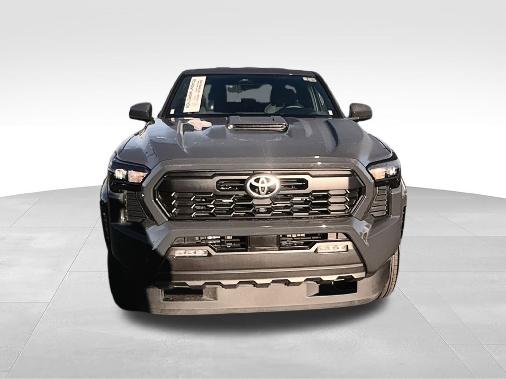 Used 2025 Toyota Tacoma TRD Sport AWD/4WD image 3